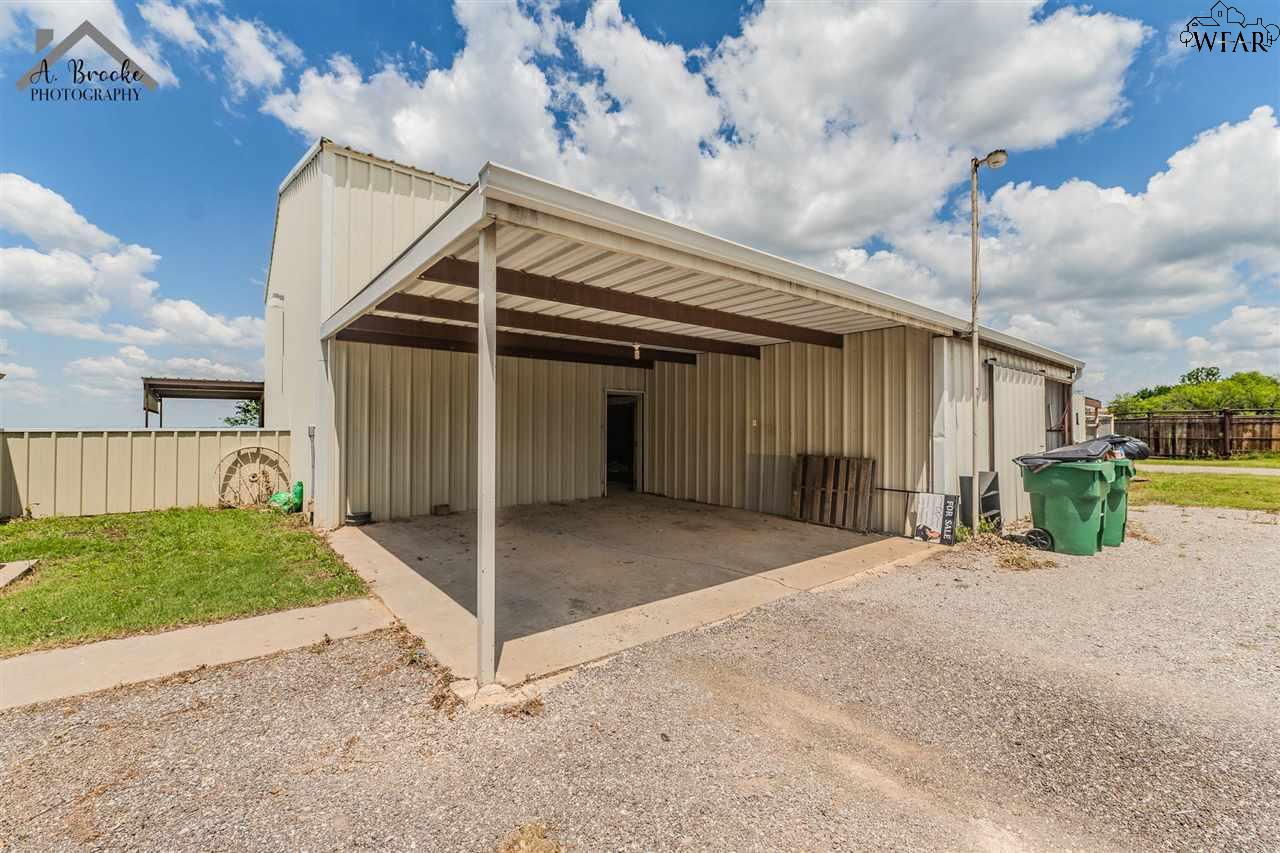 1216 E Commerce Street, Henrietta, Texas image 23