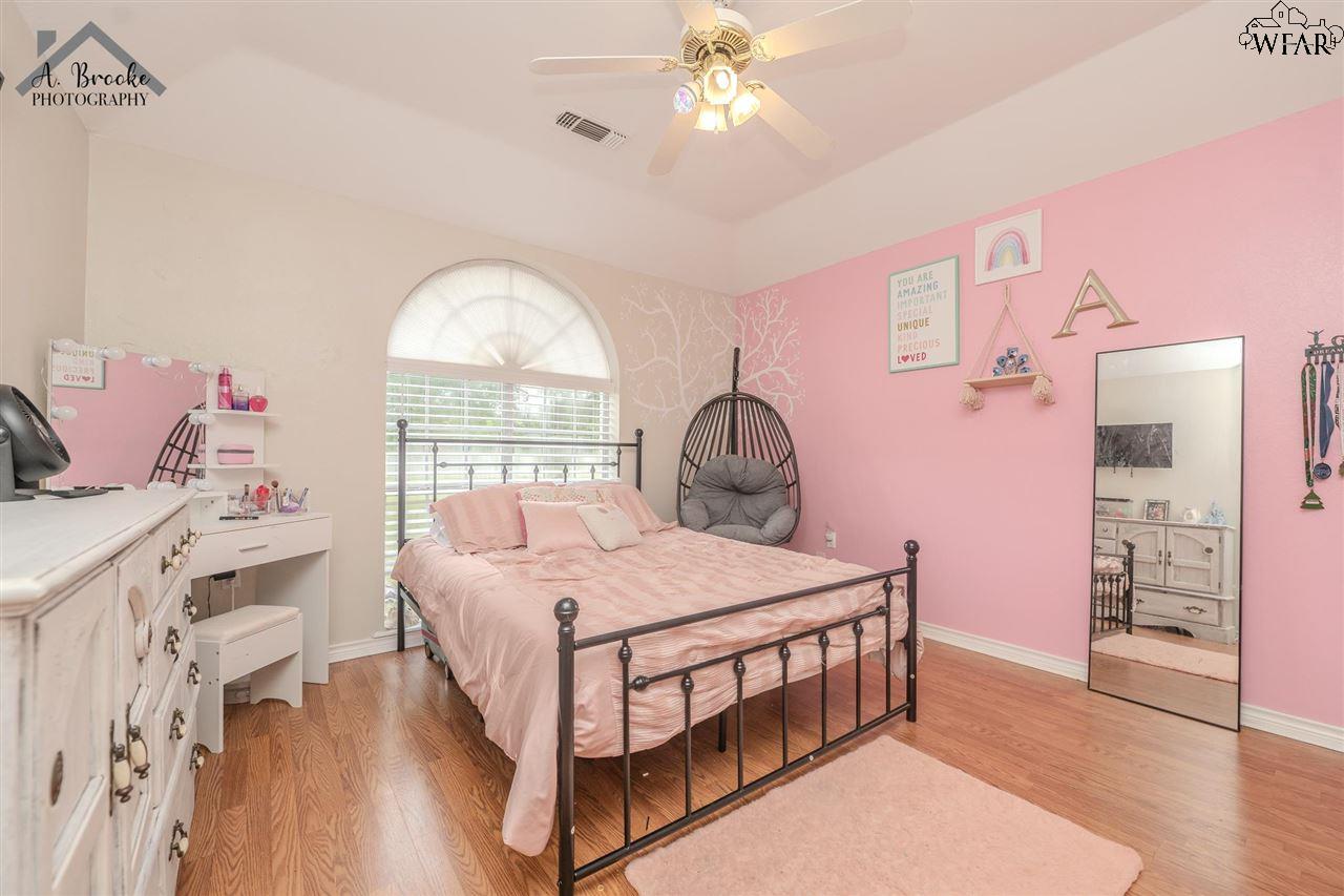 1216 E Commerce Street, Henrietta, Texas image 13