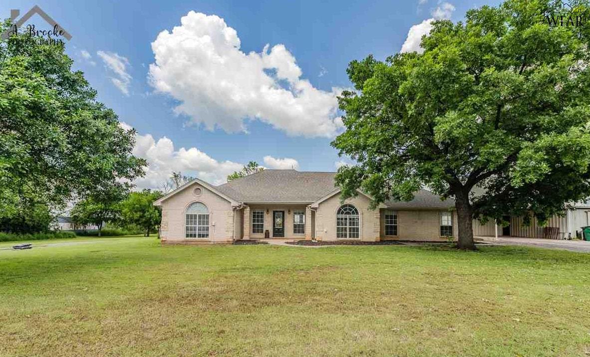 1216 E Commerce Street, Henrietta, Texas image 1