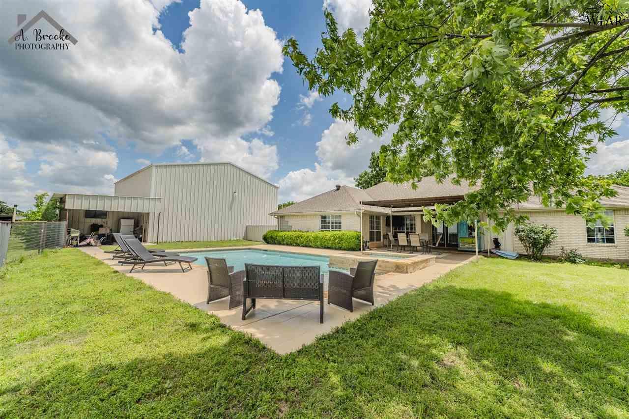 1216 E Commerce Street, Henrietta, Texas image 17