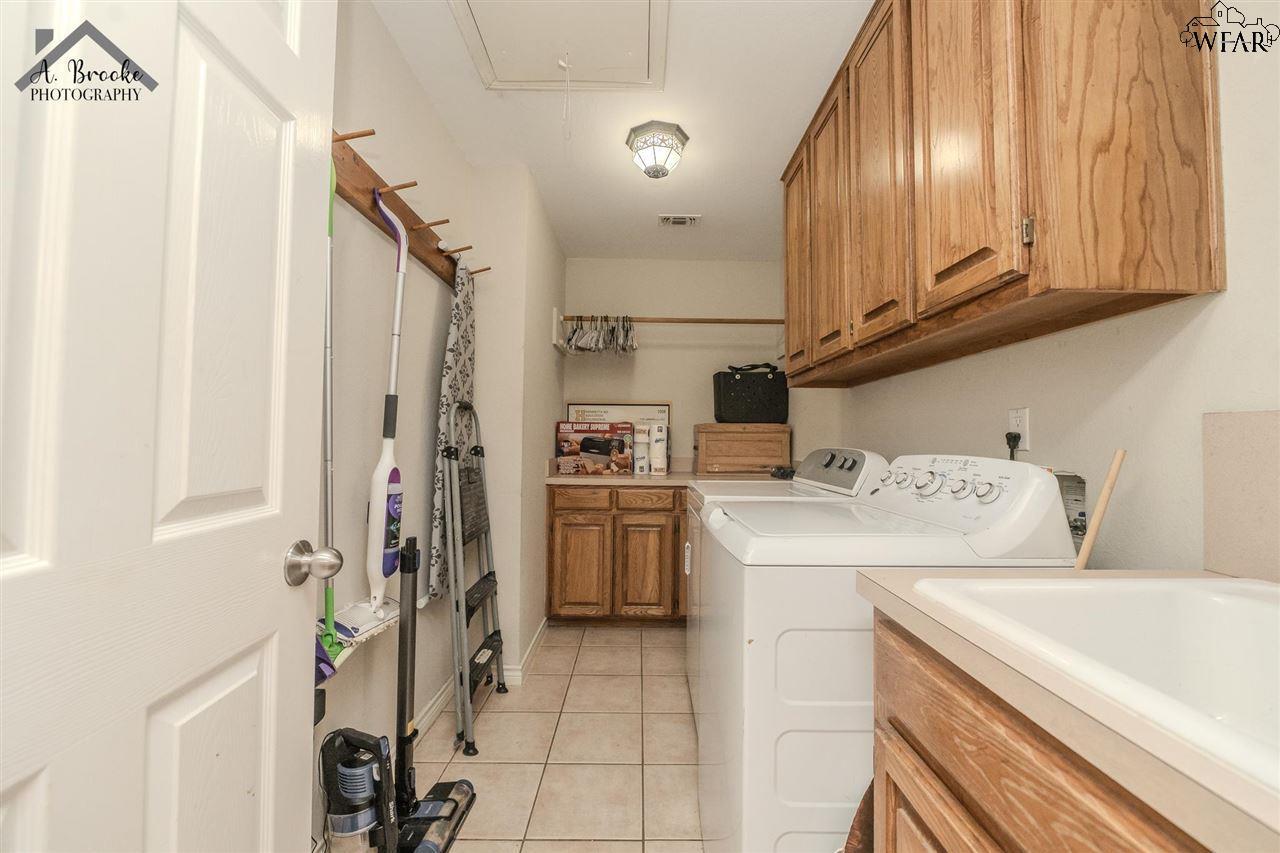1216 E Commerce Street, Henrietta, Texas image 16