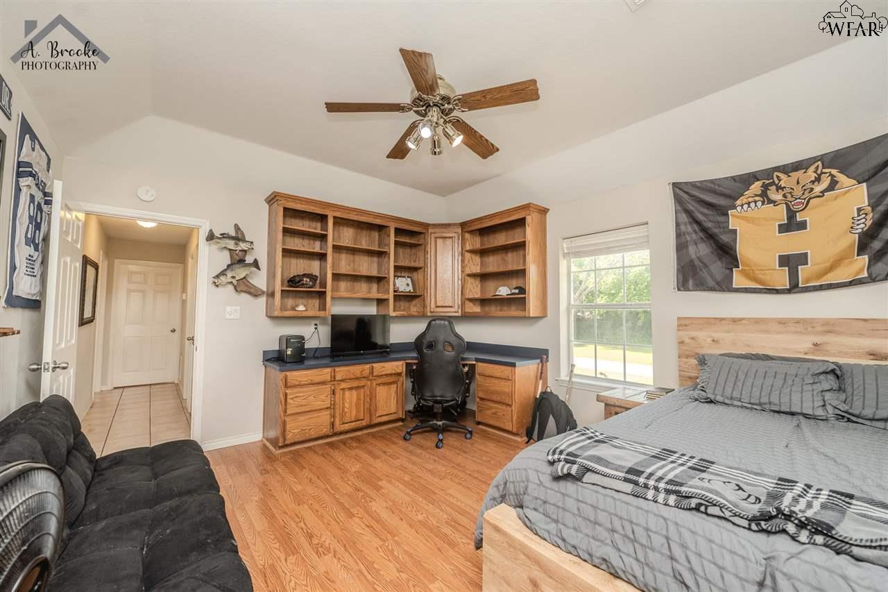 1216 E Commerce Street, Henrietta, Texas image 15