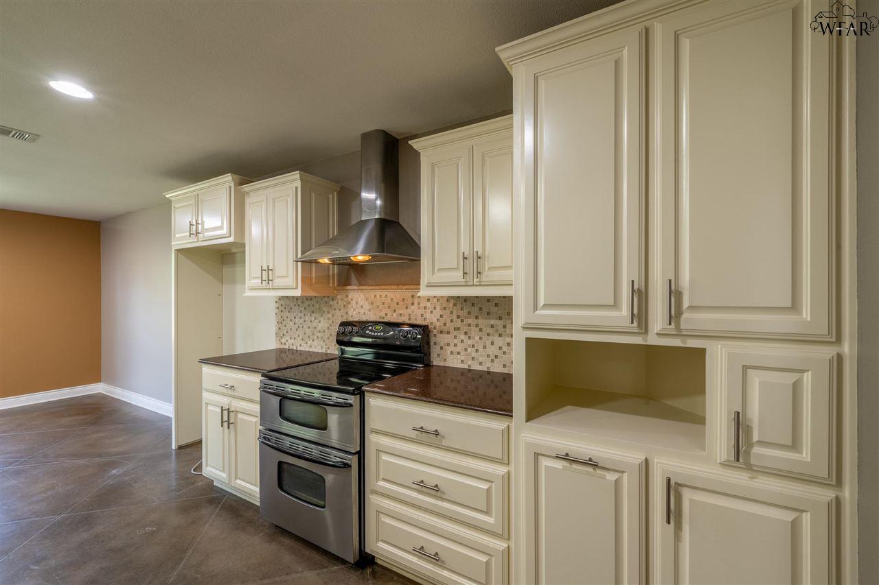 809 S Oak Street, Archer City, Texas image 10