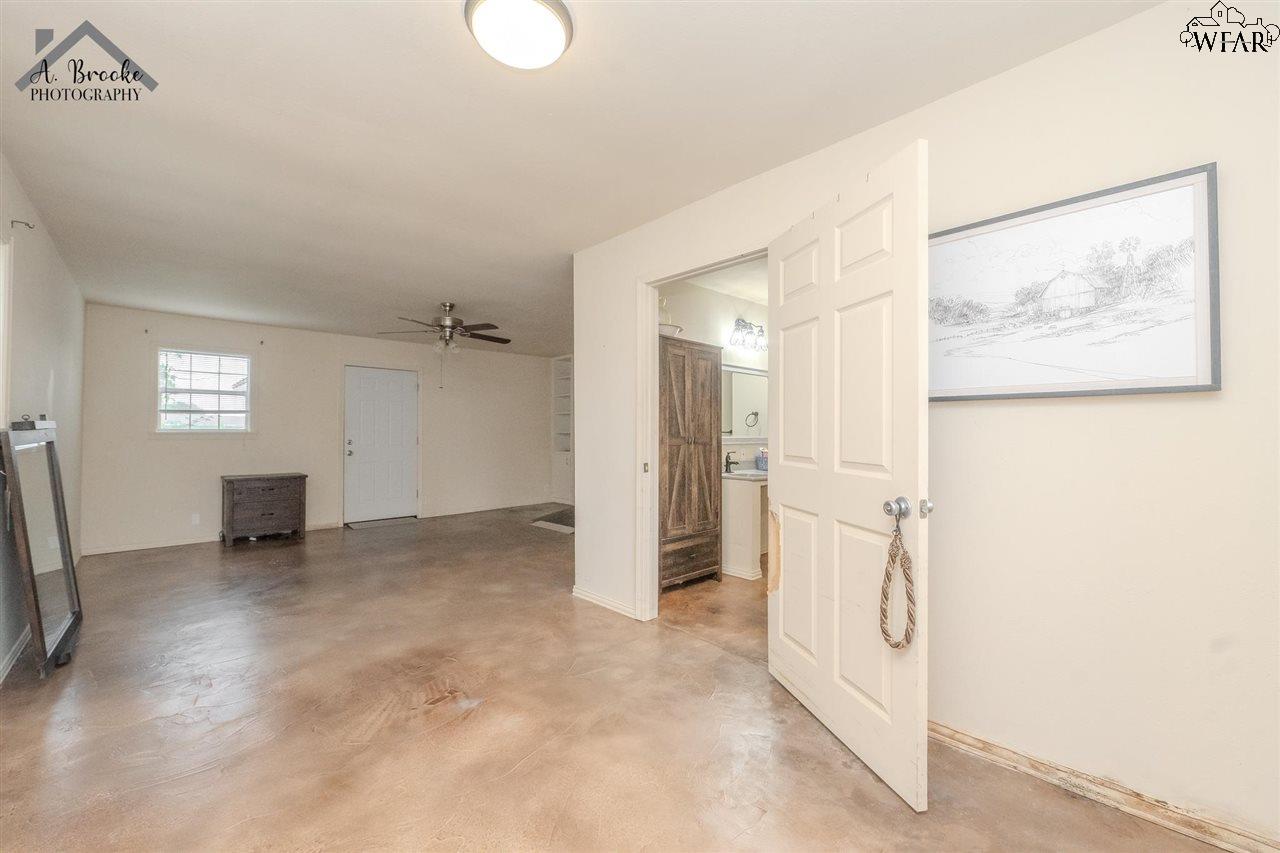110 W Pecan, Iowa Park, Texas image 17