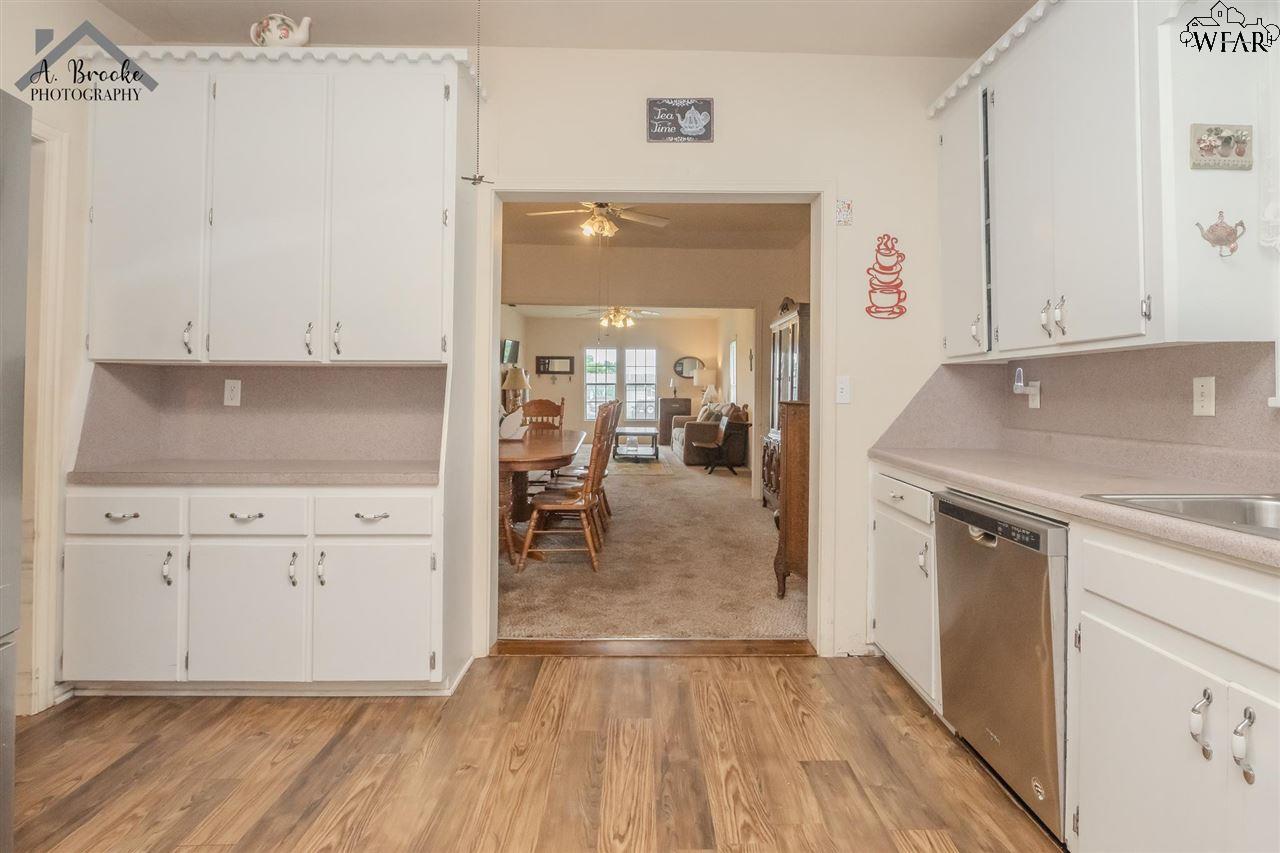 110 W Pecan, Iowa Park, Texas image 9