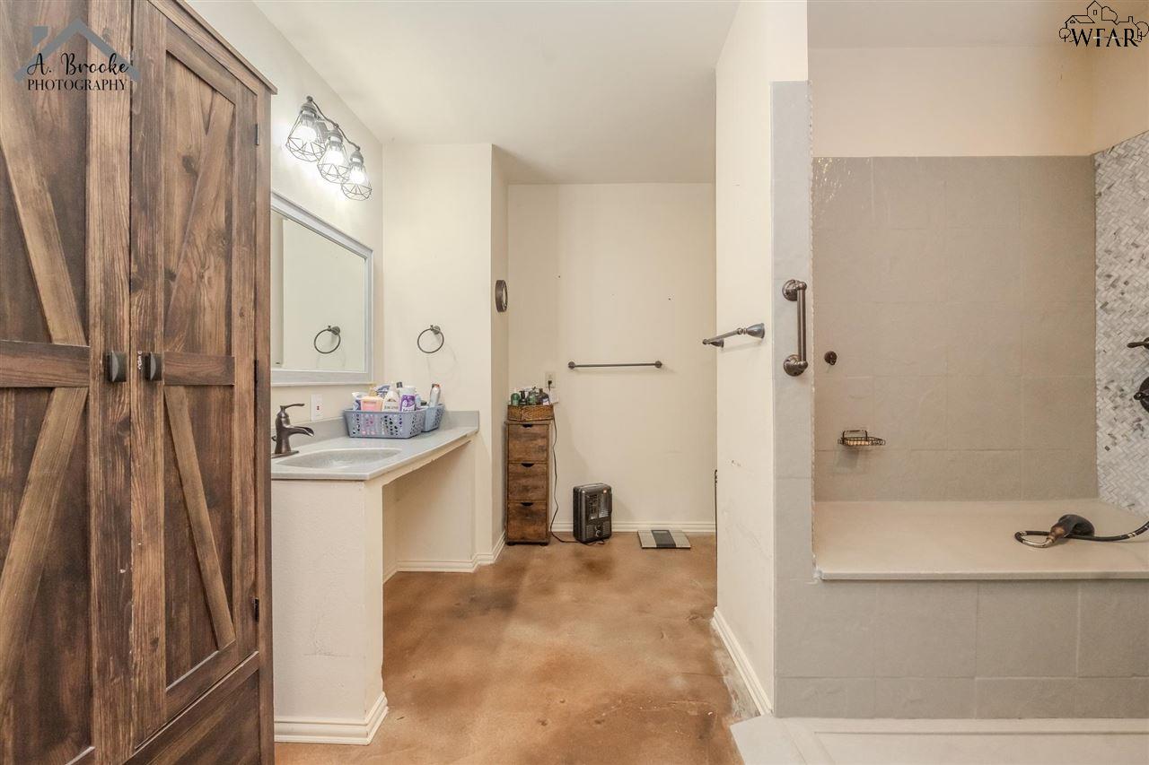 110 W Pecan, Iowa Park, Texas image 18