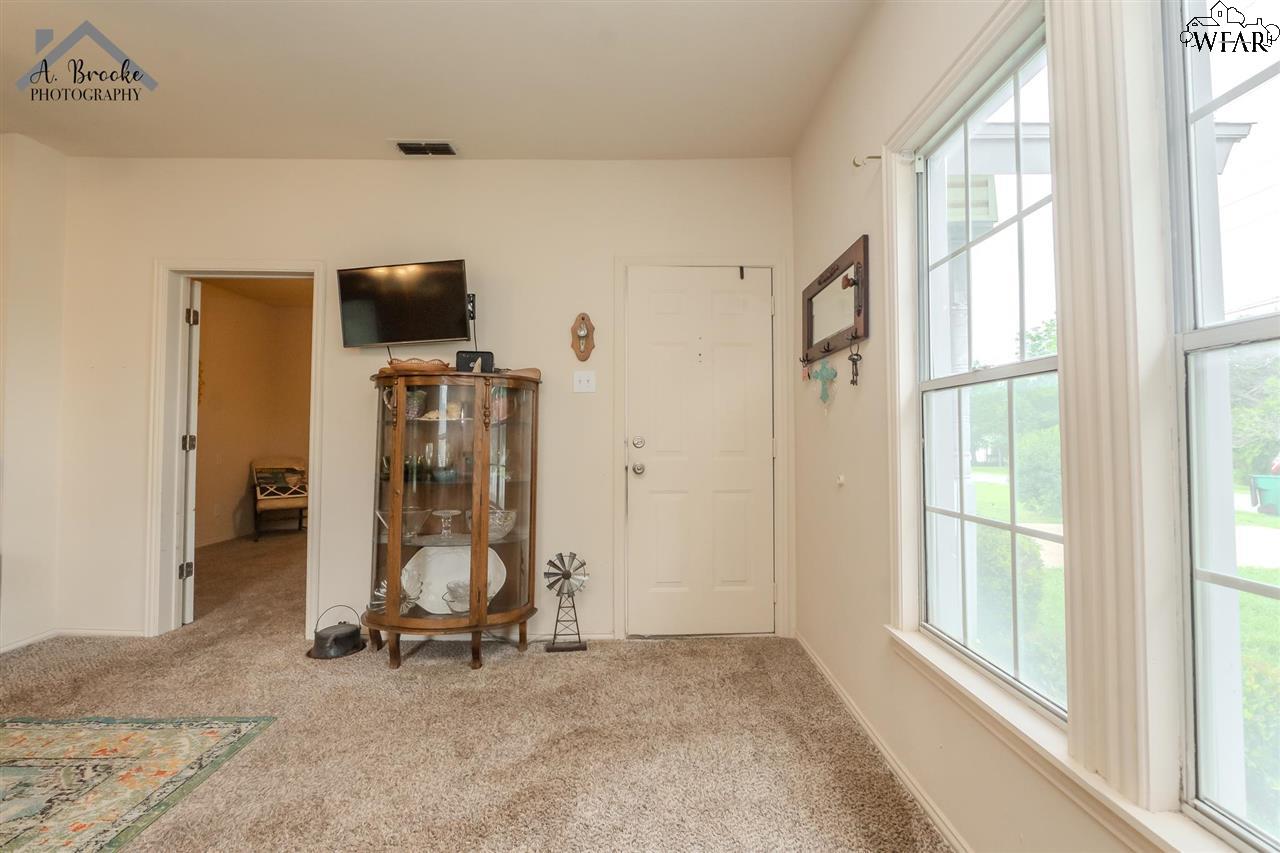 110 W Pecan, Iowa Park, Texas image 4