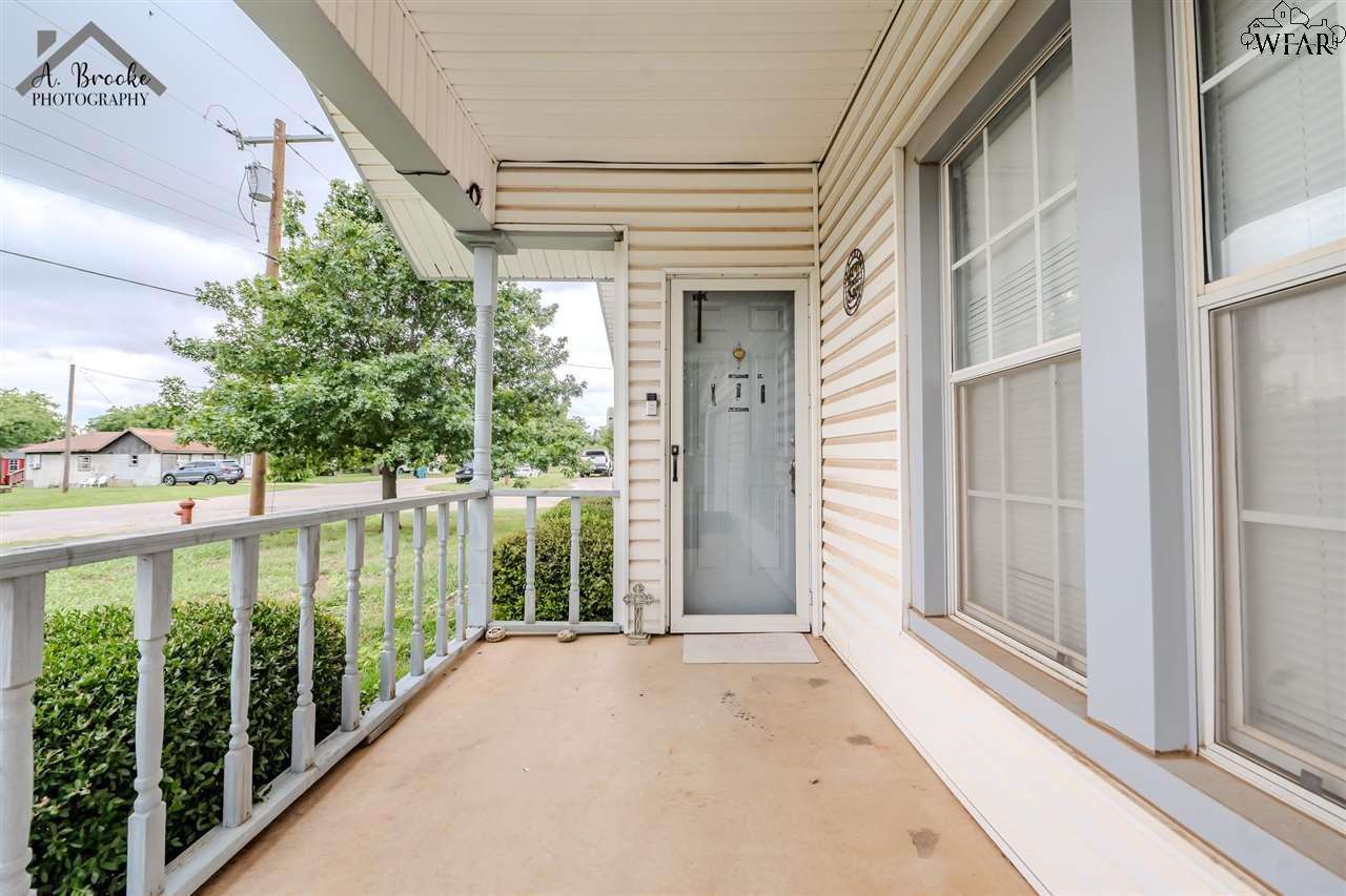 110 W Pecan, Iowa Park, Texas image 2