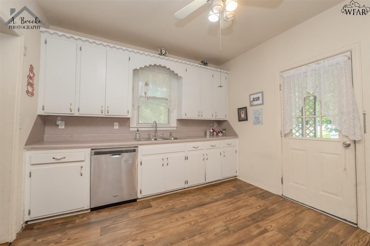 110 W Pecan, Iowa Park, Texas image 8