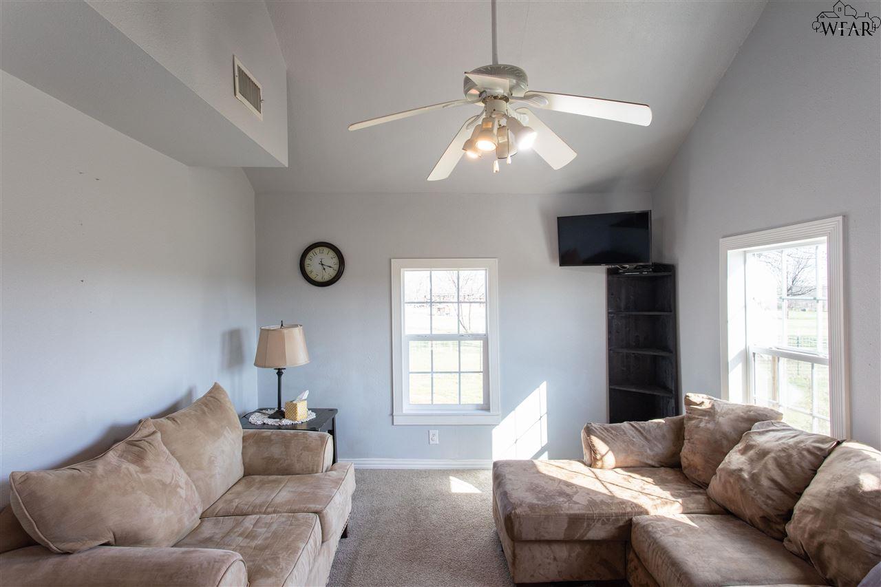 2406 Haws Road, Iowa Park, Texas image 10