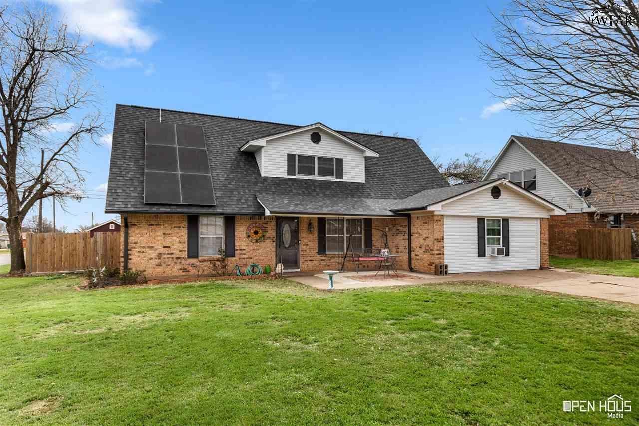701 W Coleman Avenue, Iowa Park, Texas image 1