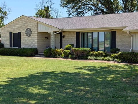 Homes For Sale - 4113 Rivercrest Drive<br/> Wichita Falls, TX 76309