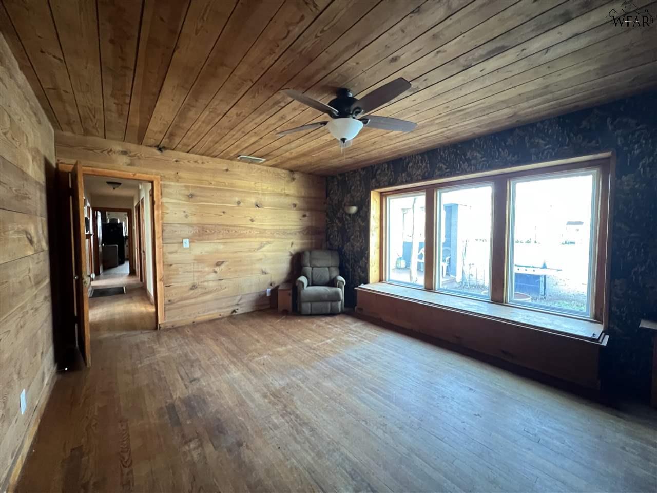 415 W Ikard Street, Henrietta, Texas image 6