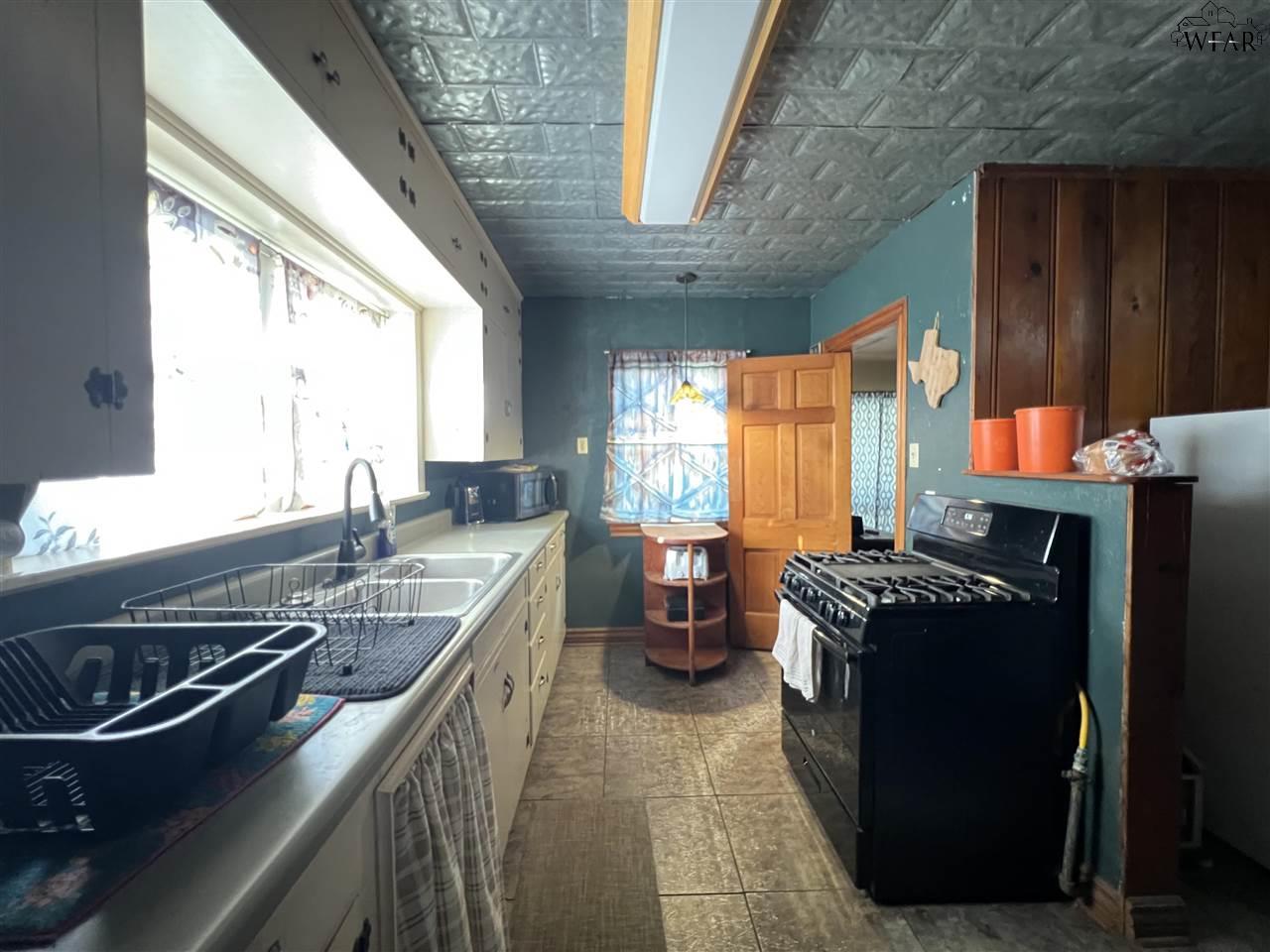 415 W Ikard Street, Henrietta, Texas image 13