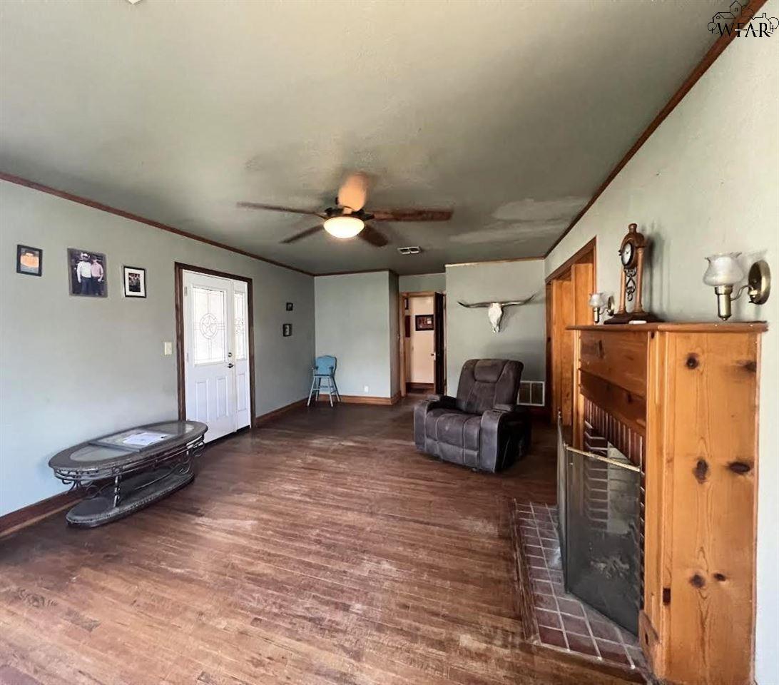 415 W Ikard Street, Henrietta, Texas image 3