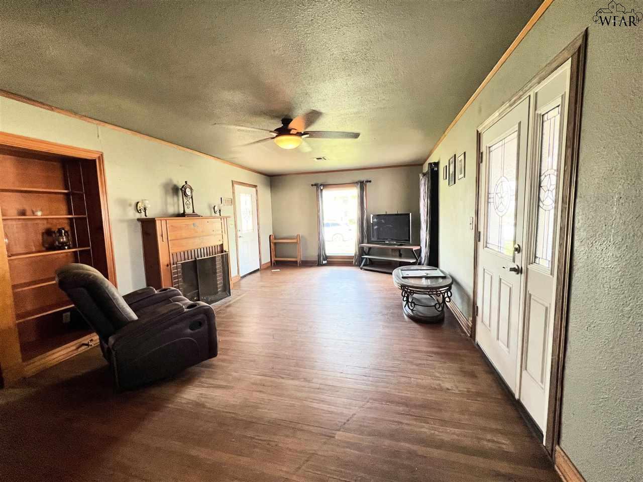 415 W Ikard Street, Henrietta, Texas image 4
