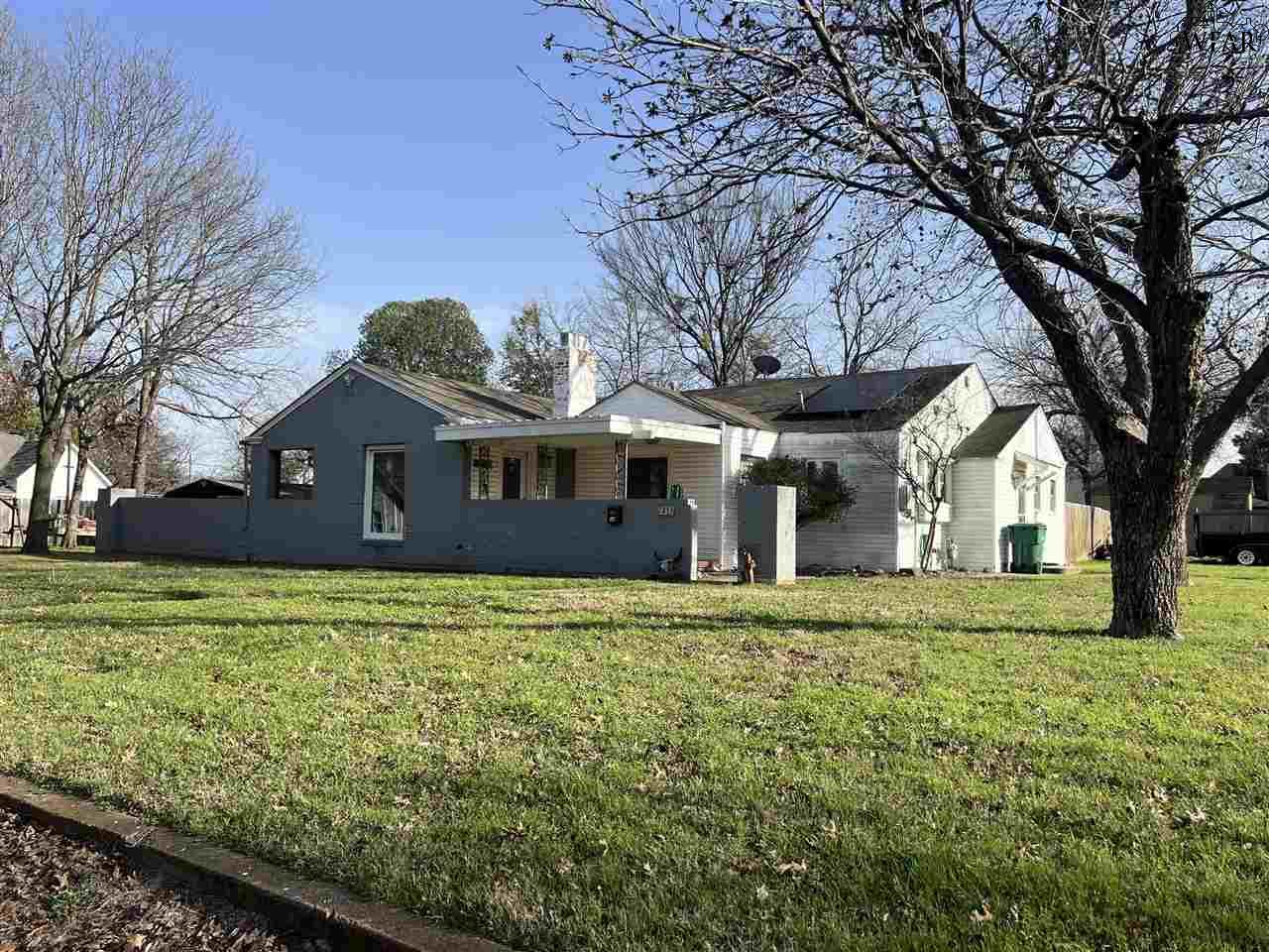 415 W Ikard Street, Henrietta, Texas image 1