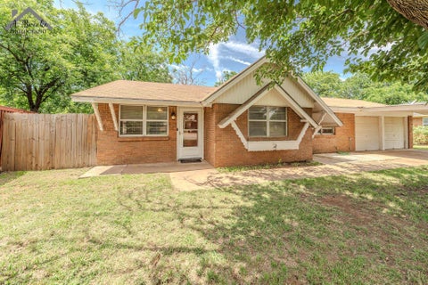 Homes For Sale - 903 Lincoln Drive<br/> Wichita County, Iowa Park, TX 76367
