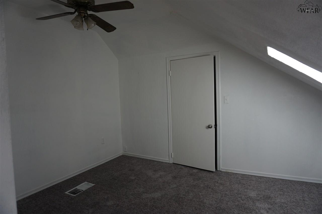 503 E South Drive, Henrietta, Texas image 18