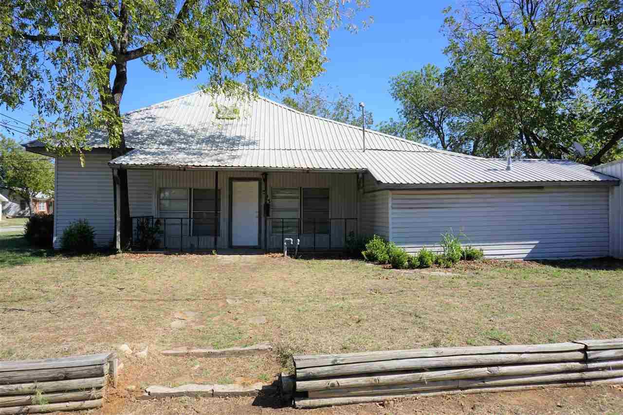 503 E South Drive, Henrietta, Texas image 1