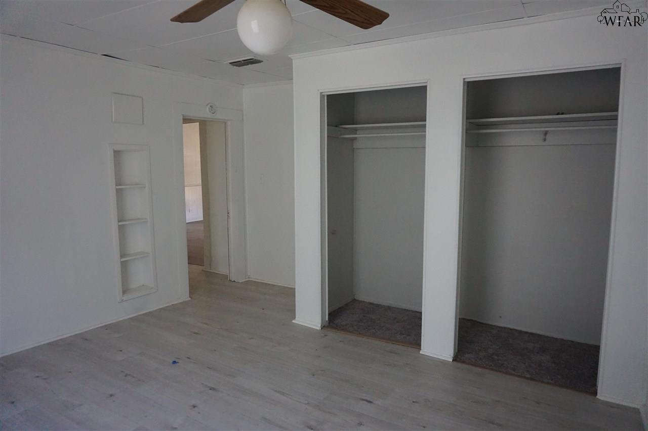 503 E South Drive, Henrietta, Texas image 12