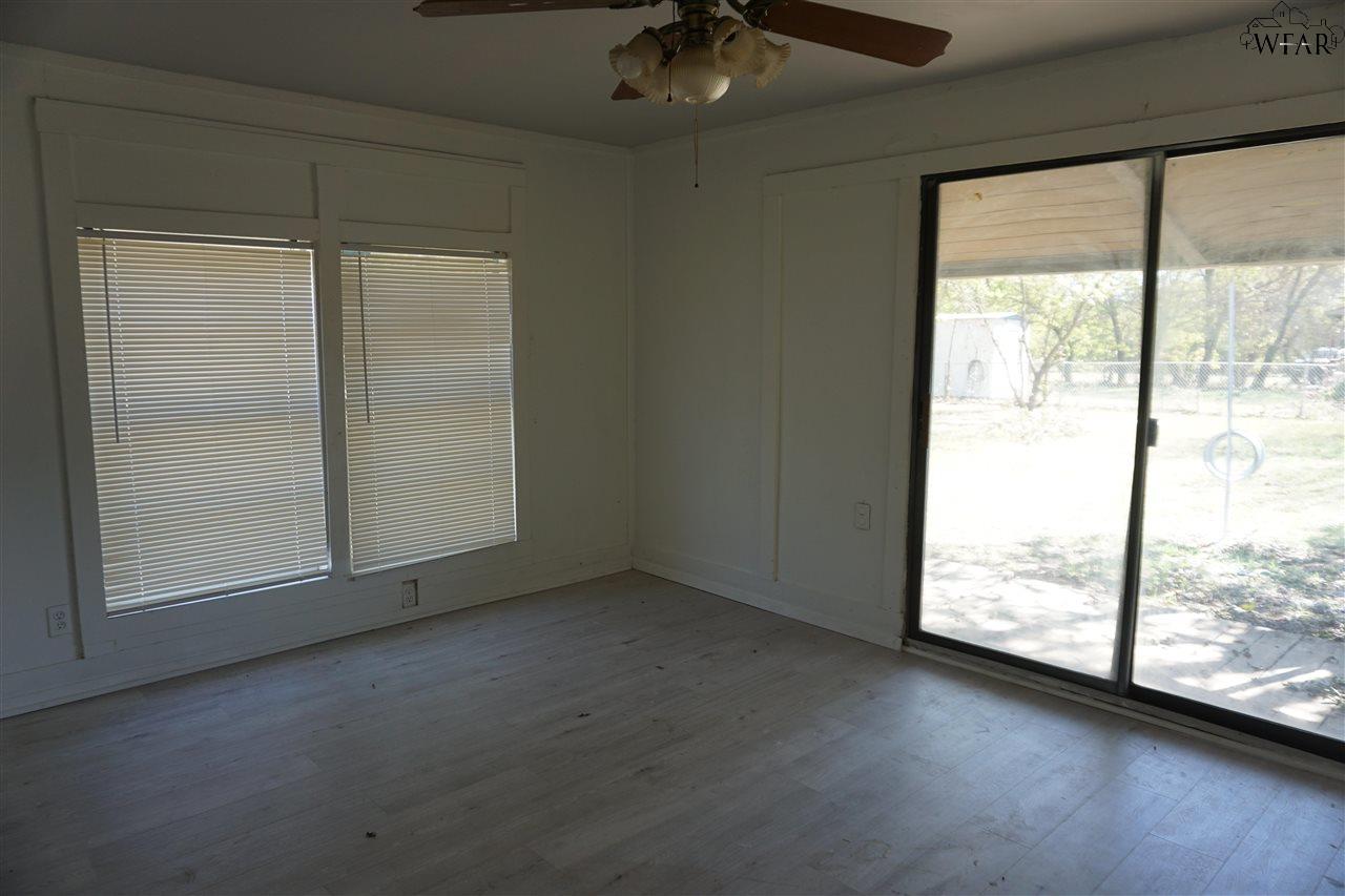 503 E South Drive, Henrietta, Texas image 13