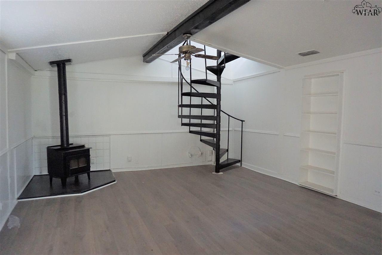 503 E South Drive, Henrietta, Texas image 3