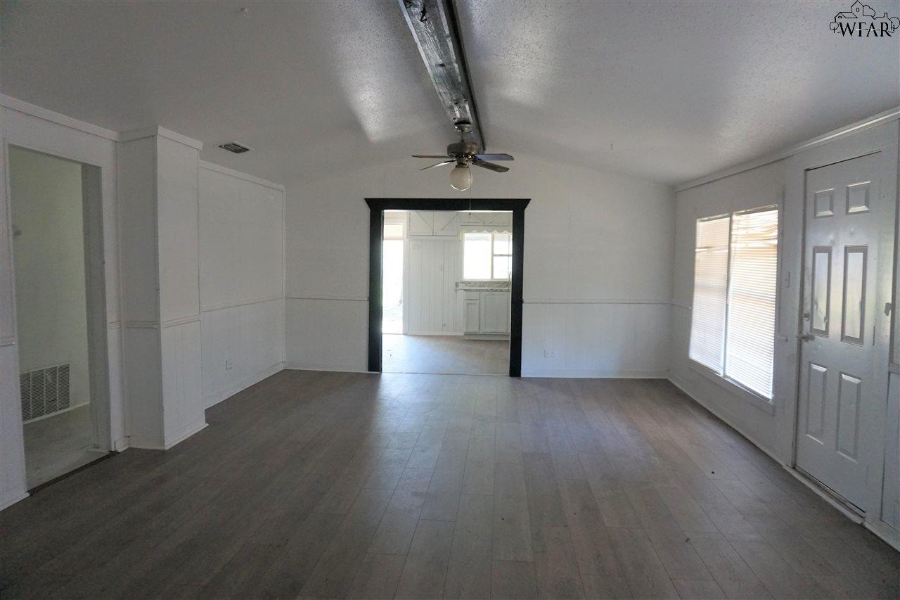 503 E South Drive, Henrietta, Texas image 6