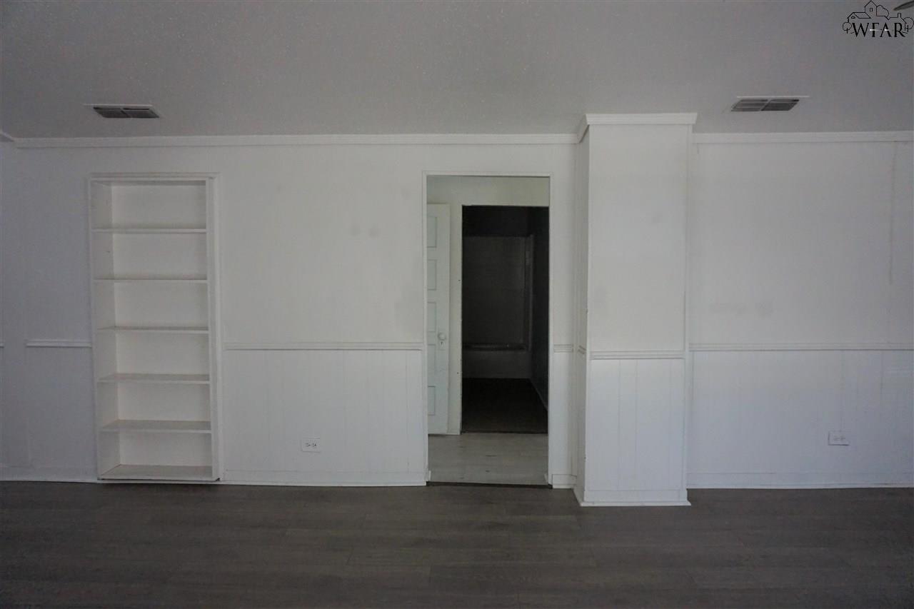 503 E South Drive, Henrietta, Texas image 5
