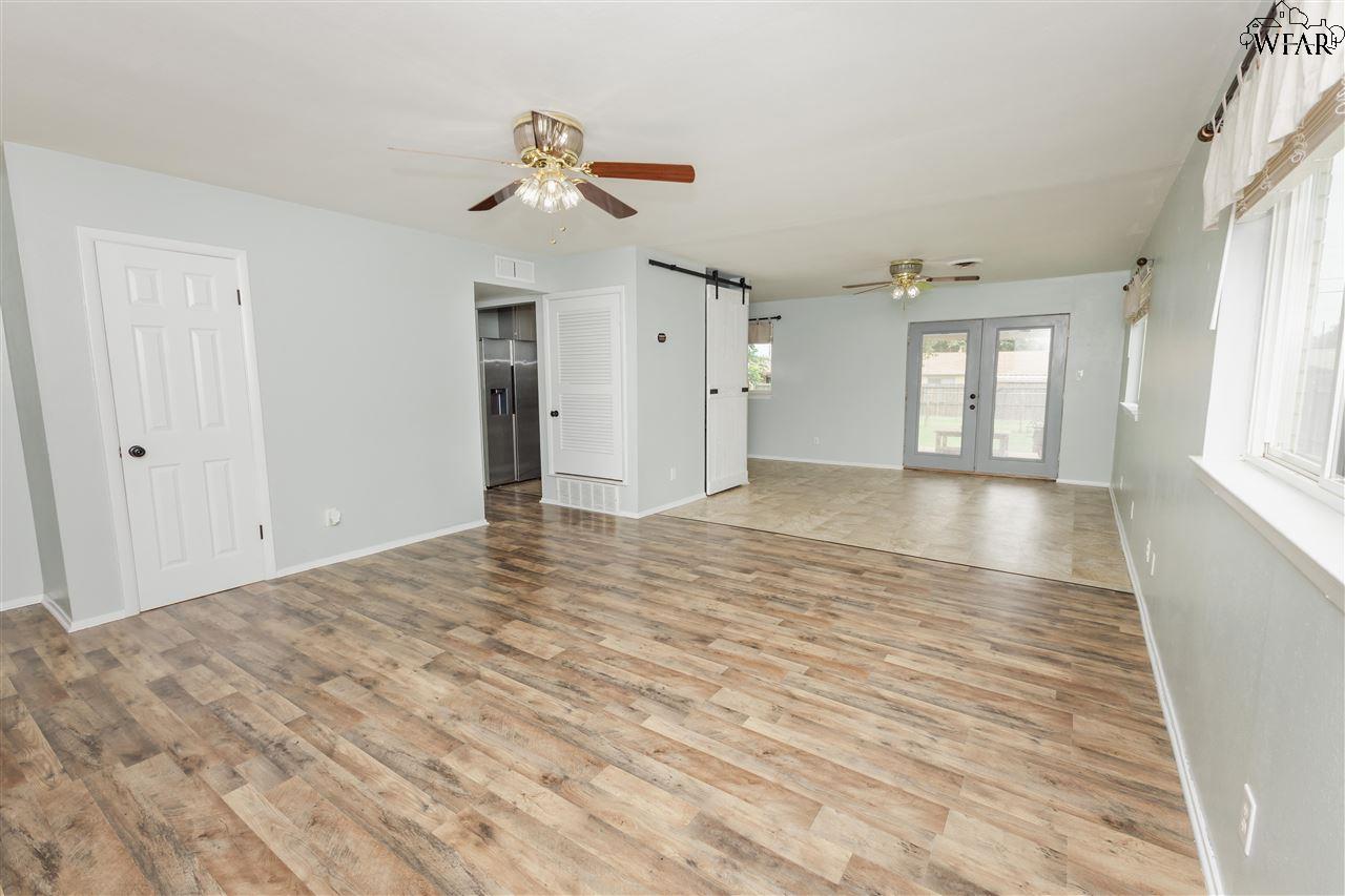 1009 W Cornelia Avenue, Iowa Park, Texas image 4