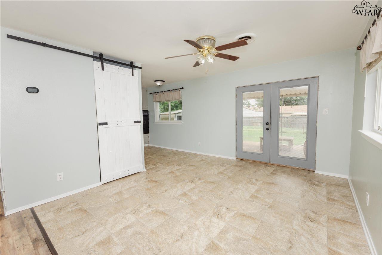 1009 W Cornelia Avenue, Iowa Park, Texas image 5