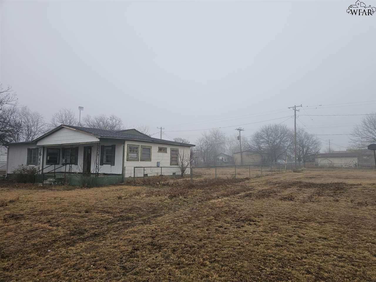 200 Park Avenue, Electra, Texas image 2
