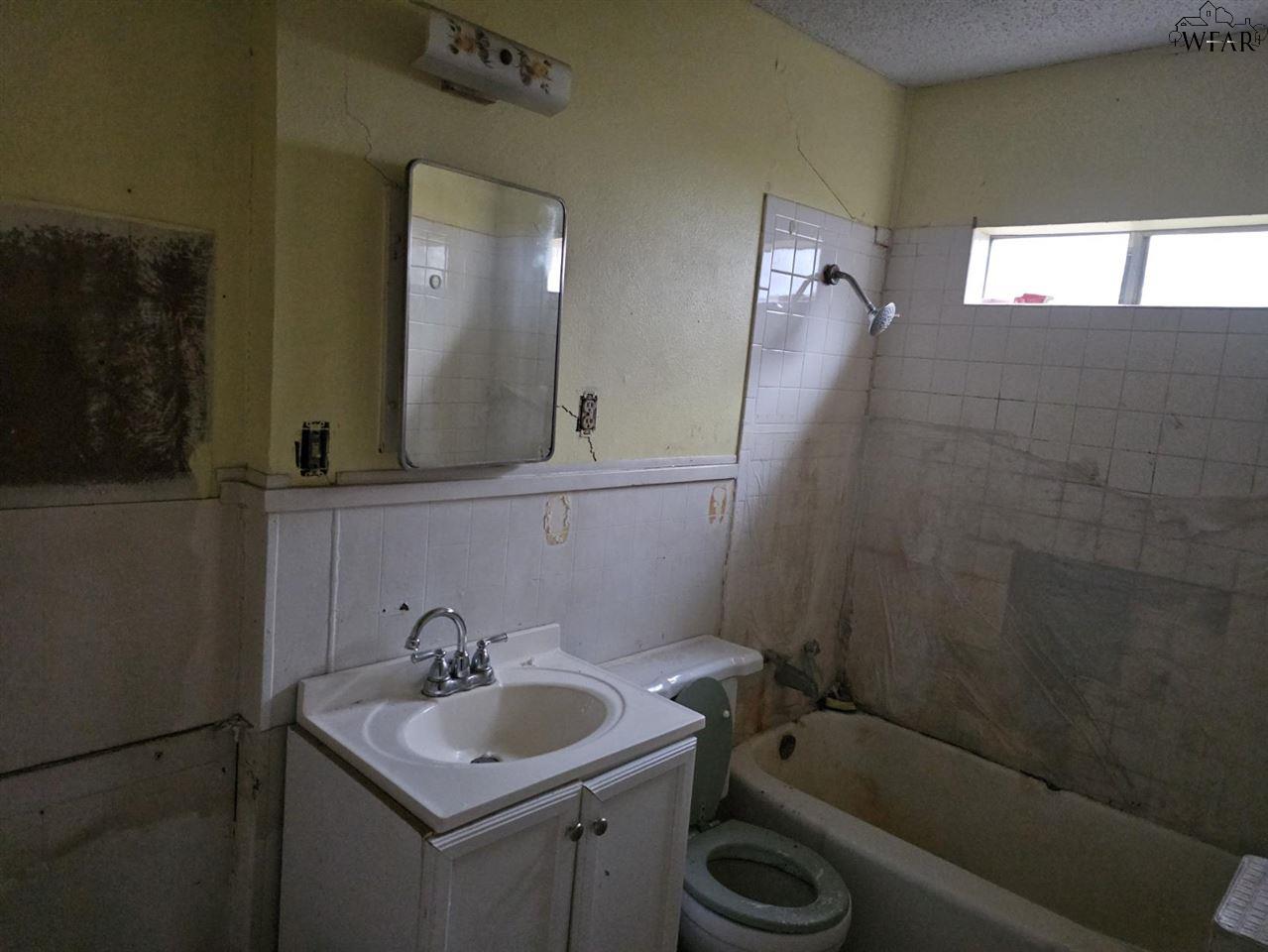 200 Park Avenue, Electra, Texas image 11