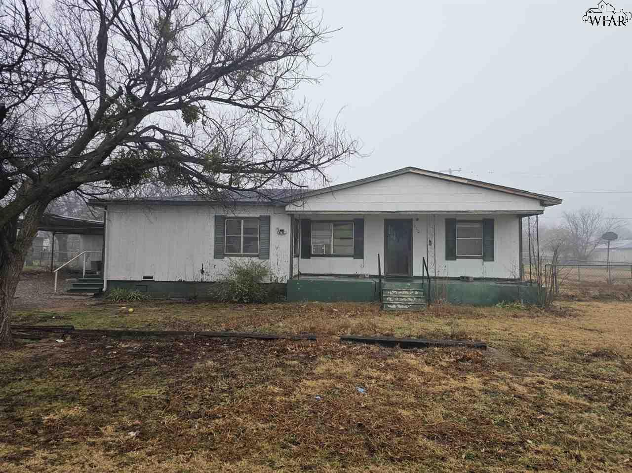 200 Park Avenue, Electra, Texas image 1