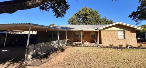 Homes For Sale - 506 W Morris Street<br/> Seymour, TX 76380