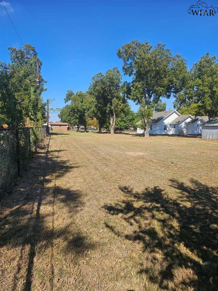 720 W 3rd Street, Burkburnett, Texas image 25