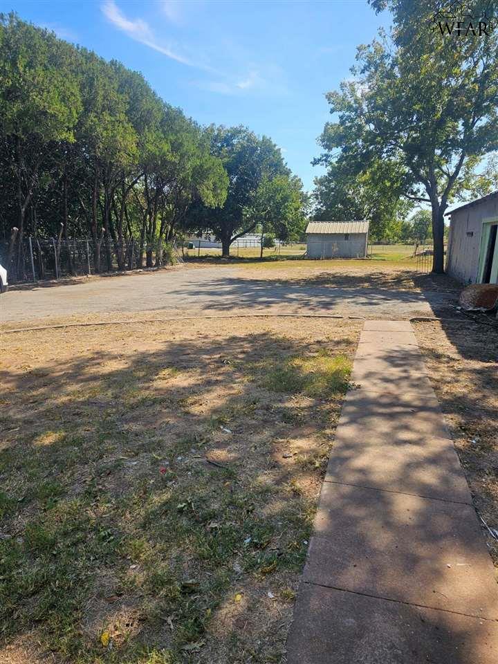 720 W 3rd Street, Burkburnett, Texas image 12