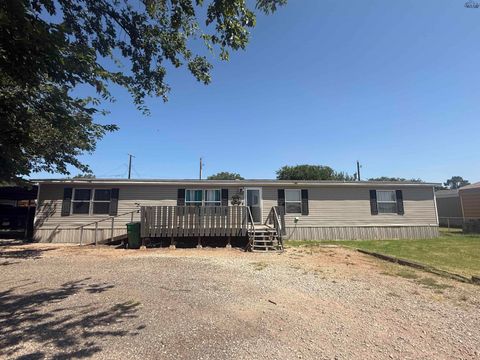 Mobile Home For Sale - 1020 Yucca Street<br/> Burkburnett, TX 76354