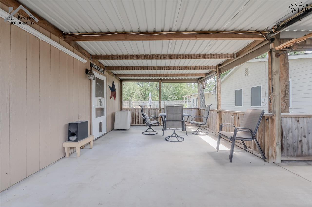210 N Walnut Street, Petrolia, Texas image 20