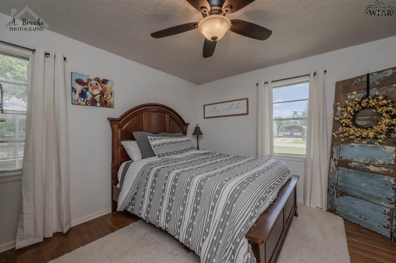 210 N Walnut Street, Petrolia, Texas image 10