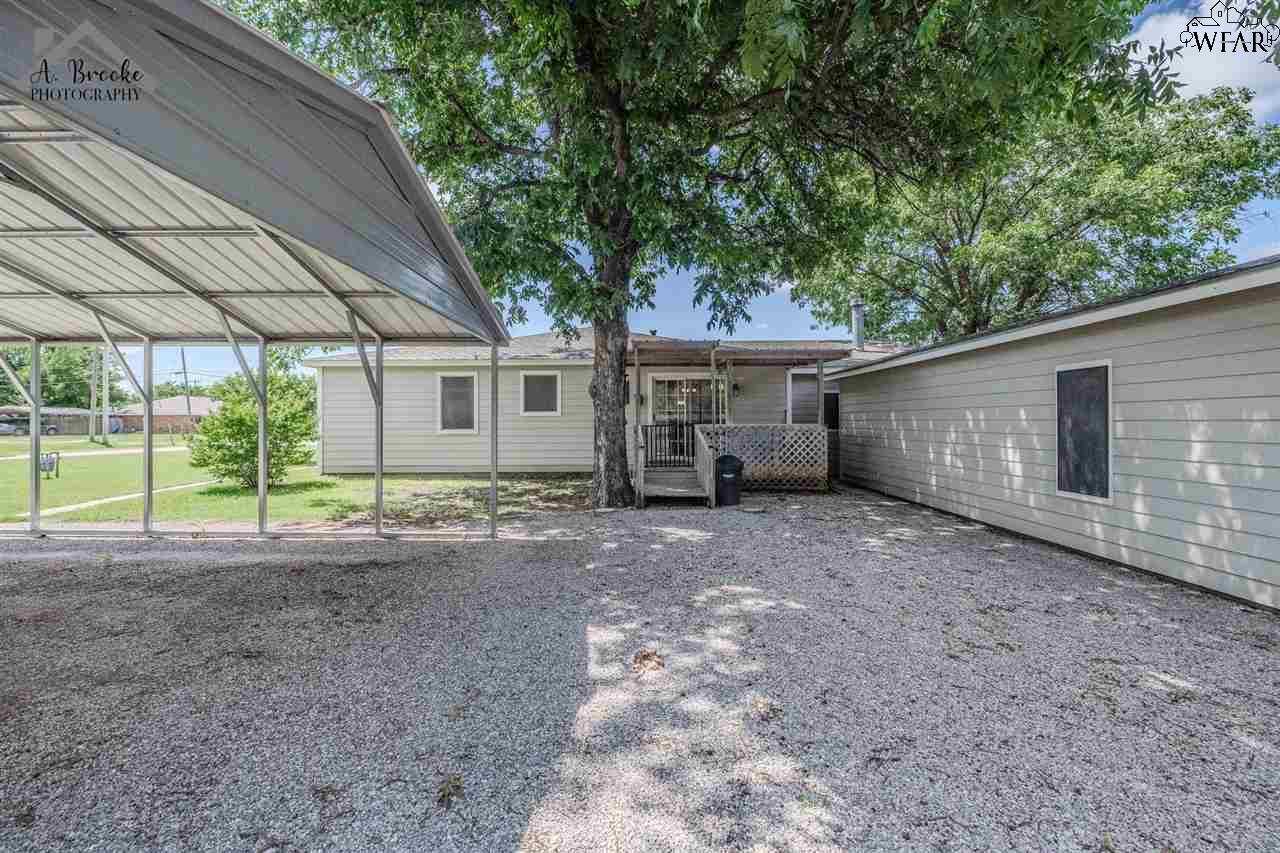 210 N Walnut Street, Petrolia, Texas image 29