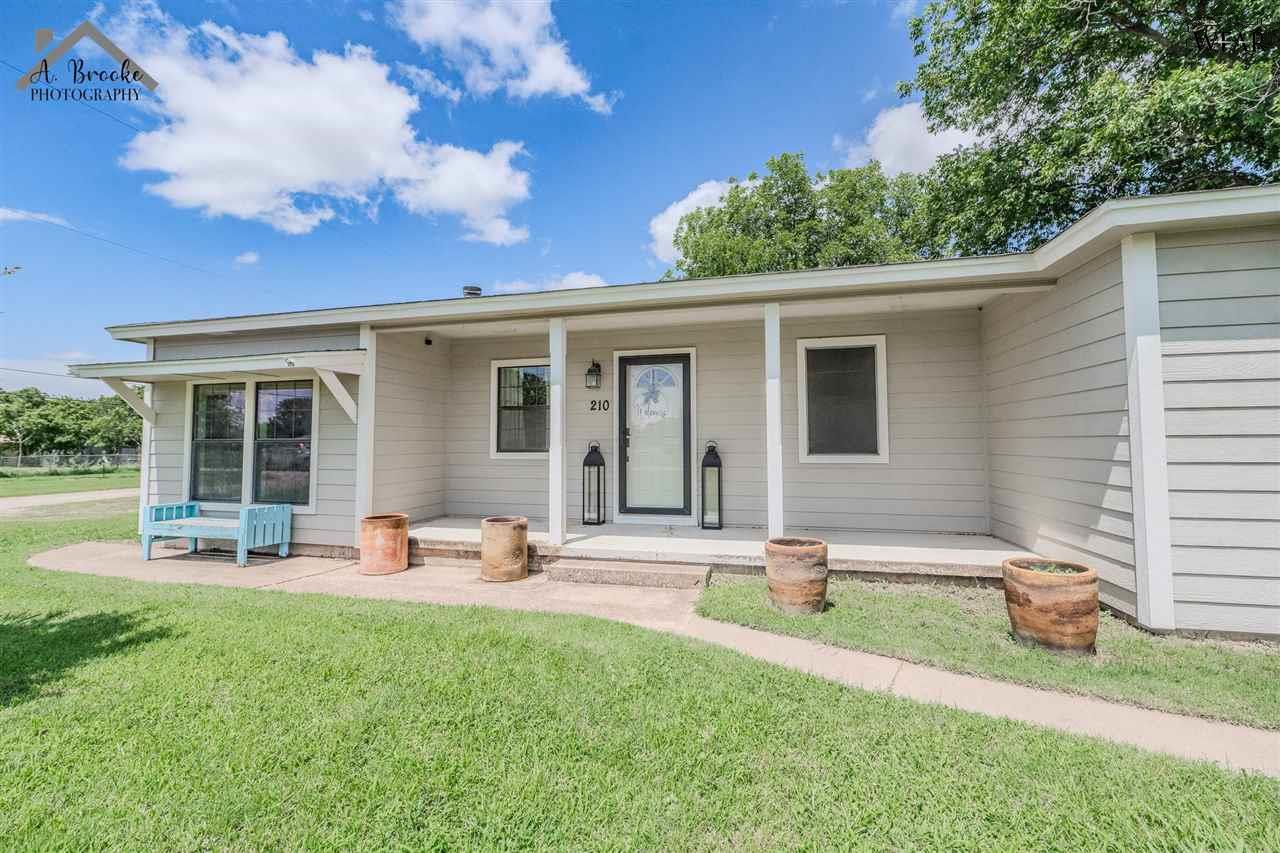 210 N Walnut Street, Petrolia, Texas image 2