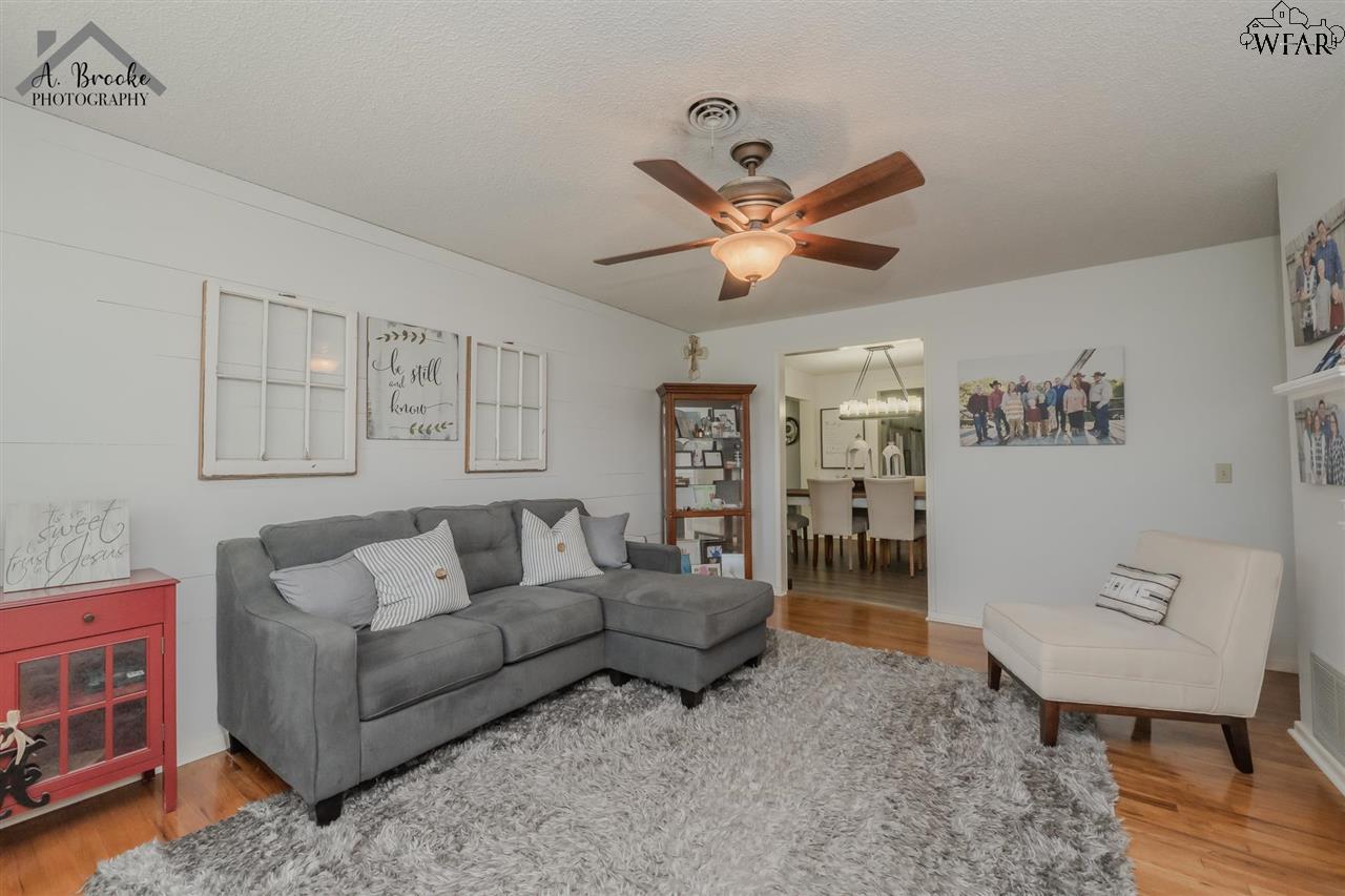 210 N Walnut Street, Petrolia, Texas image 3