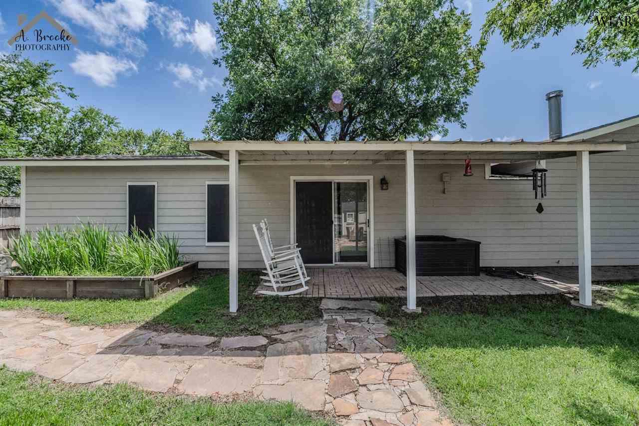 210 N Walnut Street, Petrolia, Texas image 28