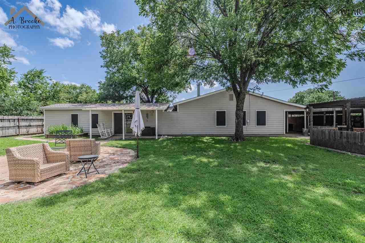 210 N Walnut Street, Petrolia, Texas image 27