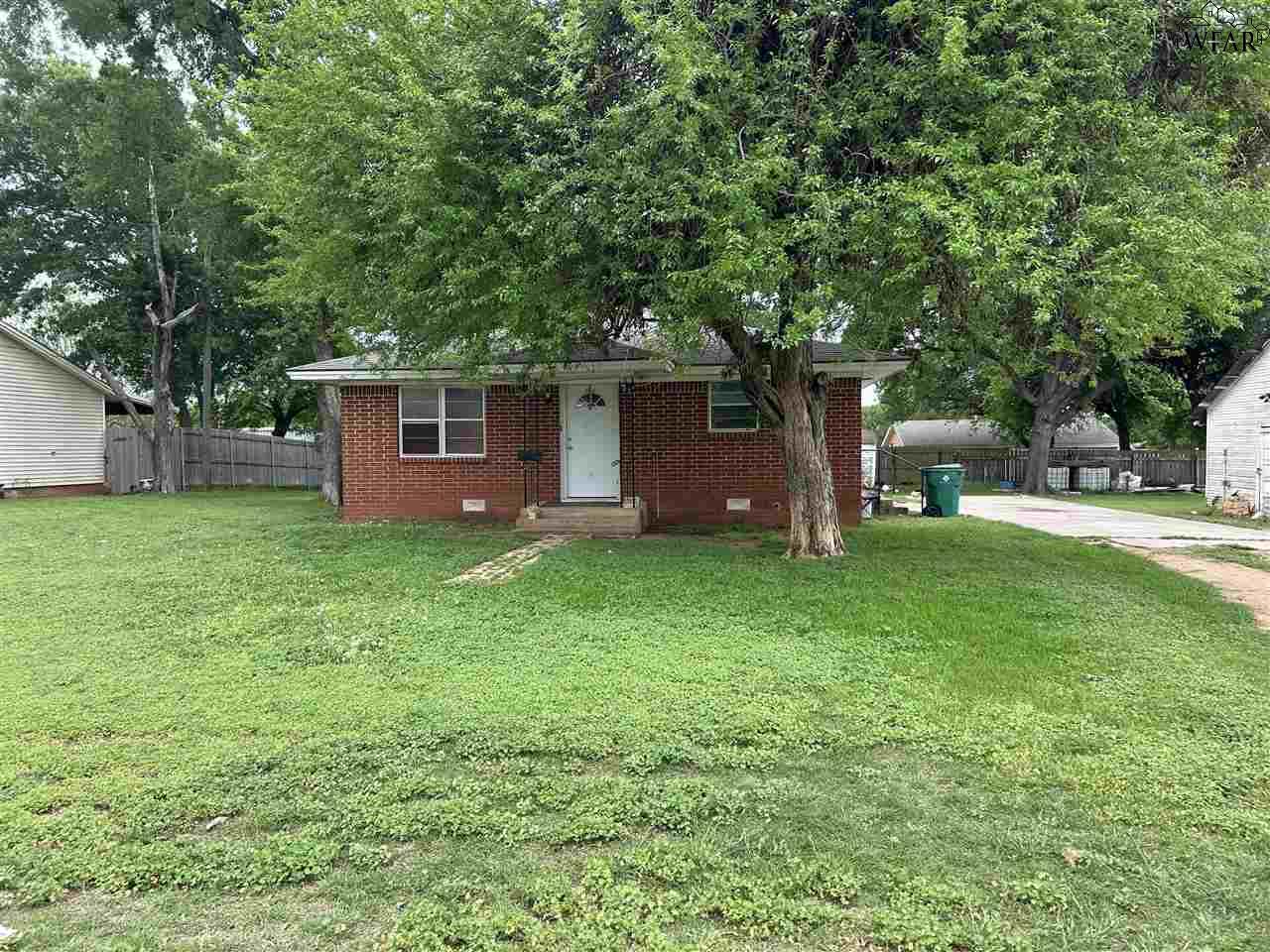 1117 E Spring Street, Henrietta, Texas image 1