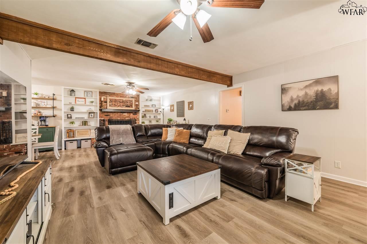 907 S Preston Road, Burkburnett, Texas image 2