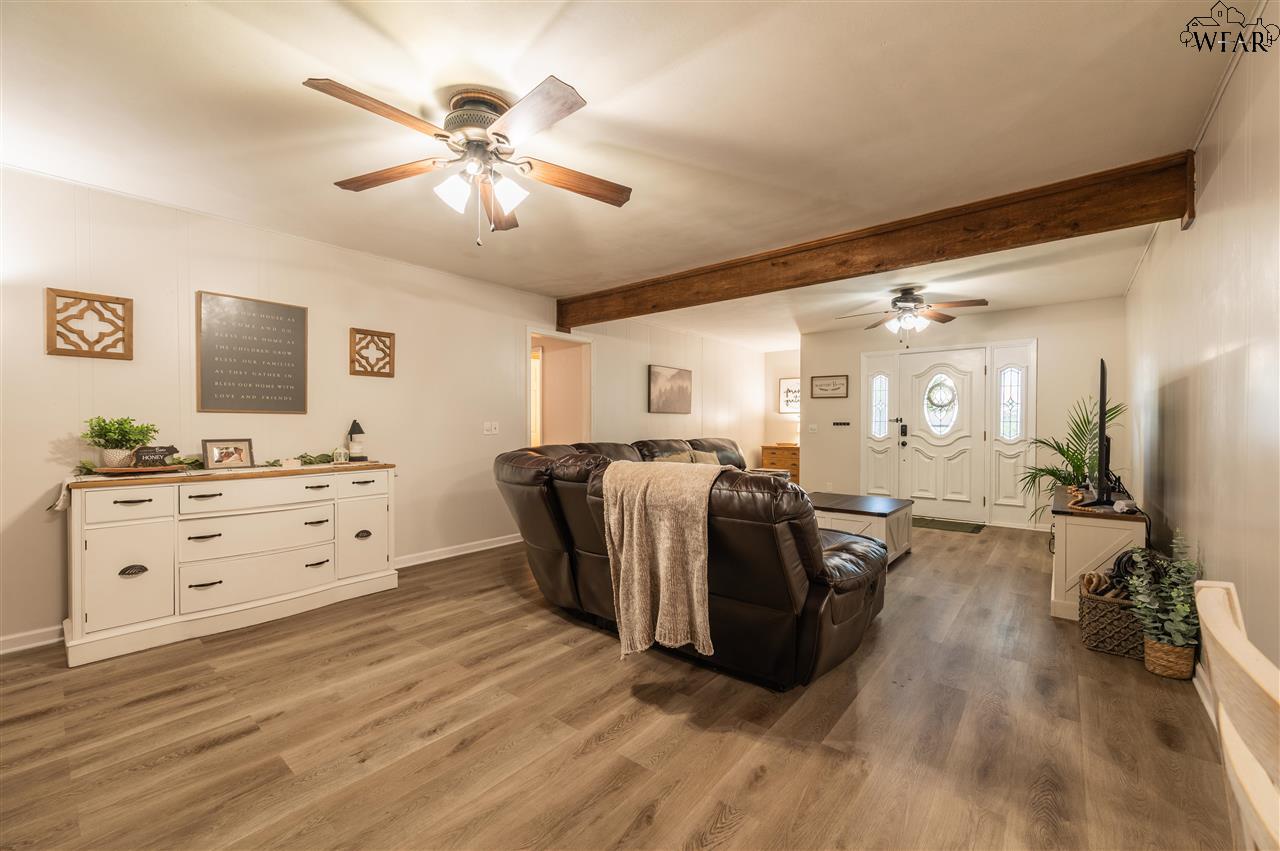 907 S Preston Road, Burkburnett, Texas image 3