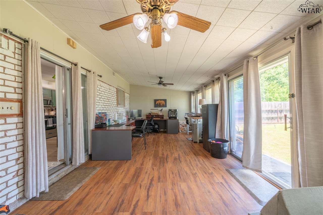 907 S Preston Road, Burkburnett, Texas image 8