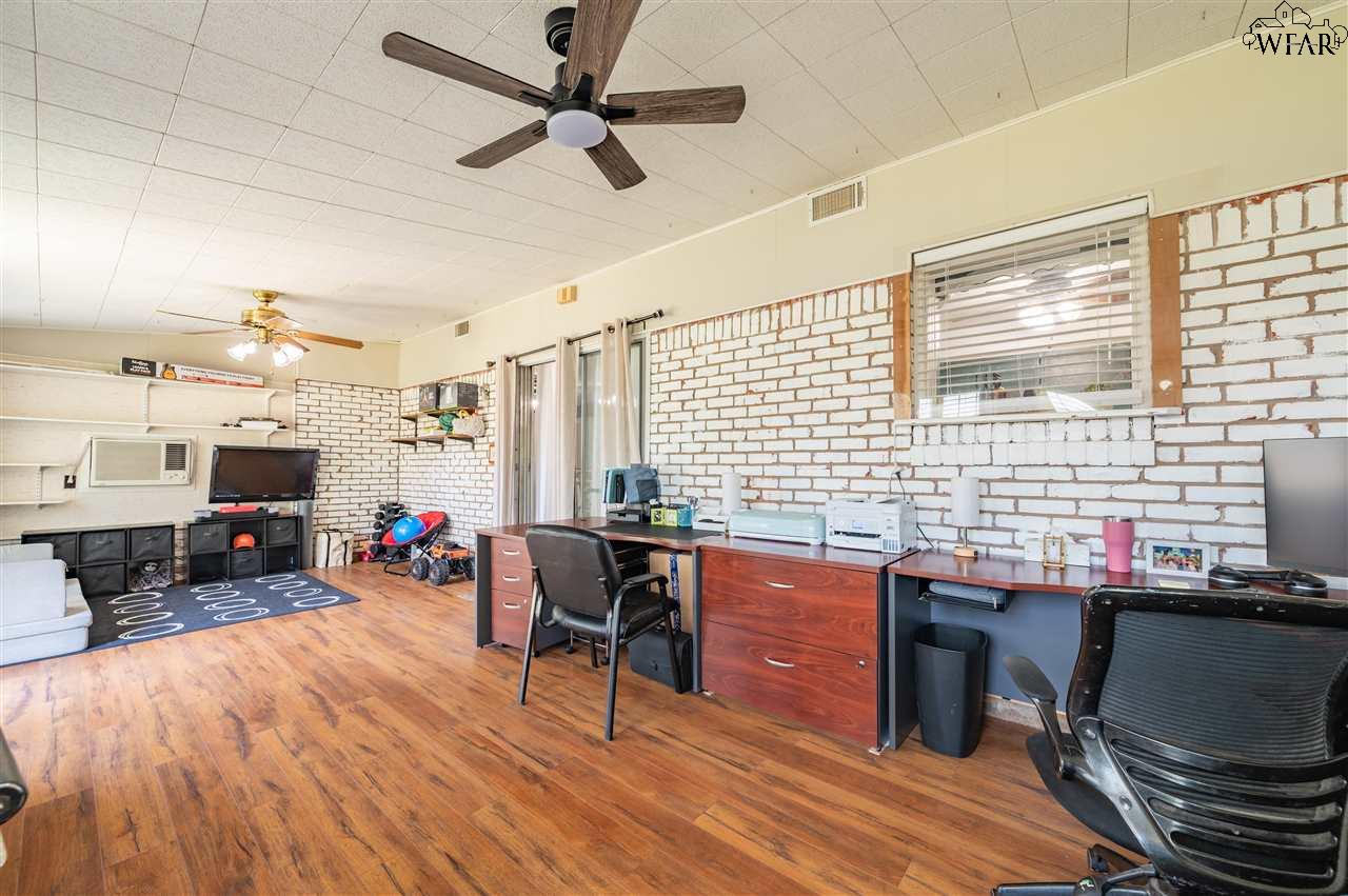 907 S Preston Road, Burkburnett, Texas image 9